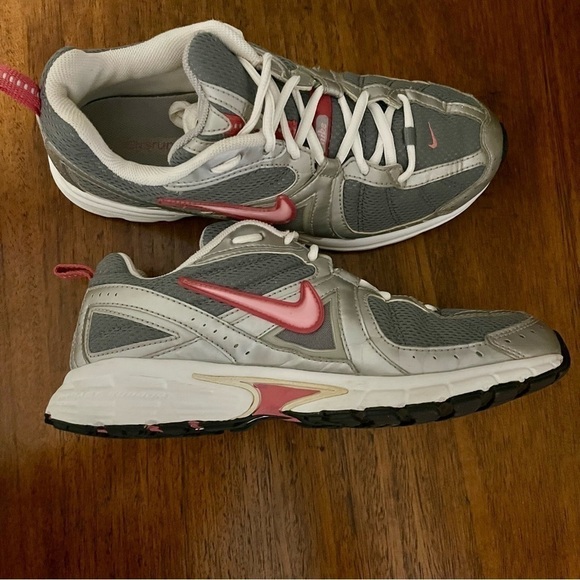 Nike Impact Zone Retro Women
Size 11 Gray Pink Athletic
Running Shoes 327860-061 - Picture 14 of 14